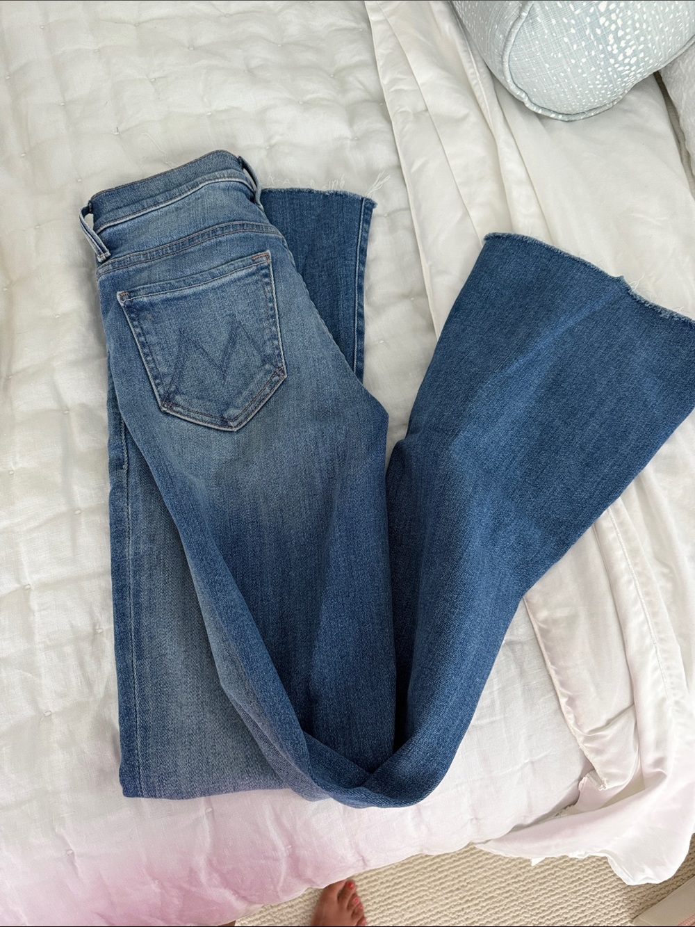 Mother Weekender fray 24 Women’s Blue Denim Flared Jeans